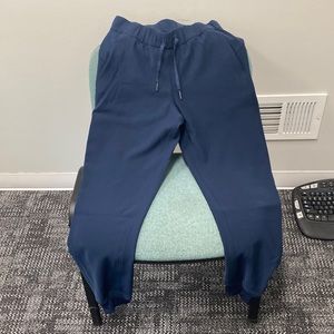 Lululemon On the Fly Joggers NWOT never worn.